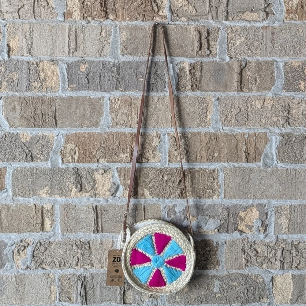 NWT Zoi Handmade Boho Colorful Crossbody Bag Circle Straw Leather